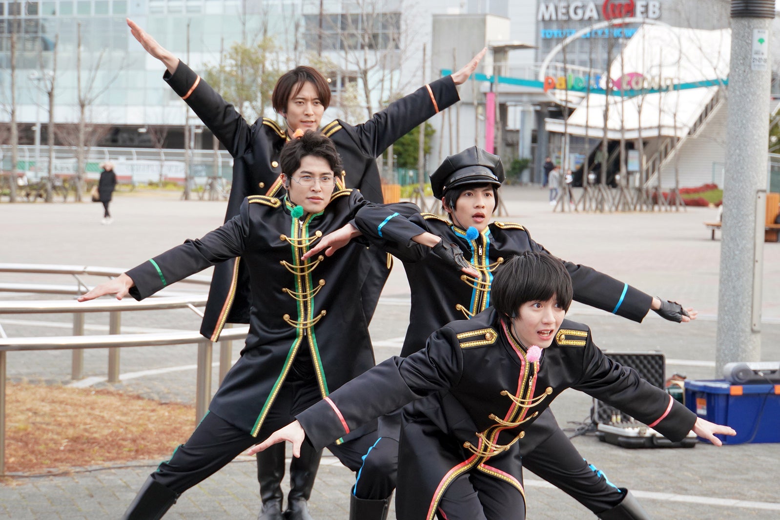 志尊淳ら“宇宙人アイドル”「ドルメンX」、ガルアワで生歌初披露 玉城ティナら主要キャストも集結＜GirlsAward 2018 S／S＞