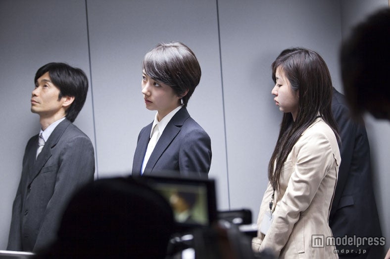 波瑠／NTT ドコモ「dマーケット BOOKストア」新TVCM「新社会人のきみへ」編メイキングショット