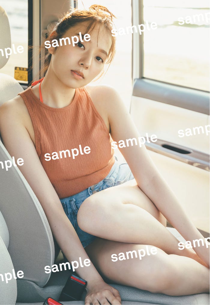 新内眞衣/HMV版 (C)撮影:東京祐(画像提供:小学館)