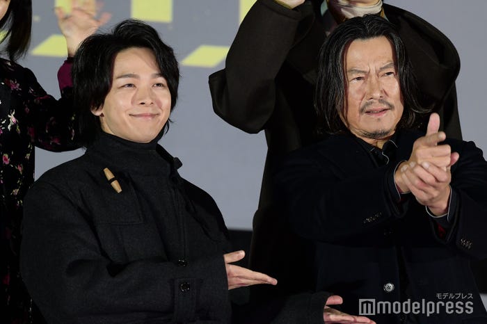 中村倫也、豊川悦司(C)モデルプレス