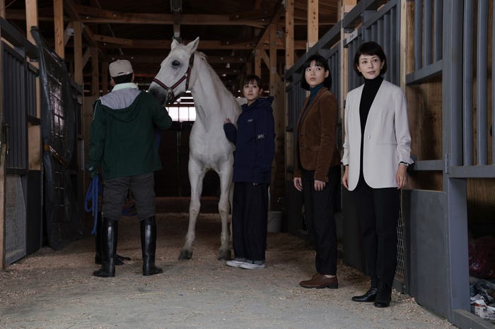 石井杏奈、沢口靖子ら(C)テレビ朝日