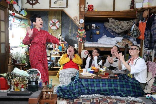 中条あやみ 美デコルテ あらわな花柄衣装オフショットに いいね の嵐 モデルプレス