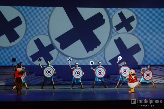 弓矢の練習をするドナルド/「七夕ウィッシング2014」