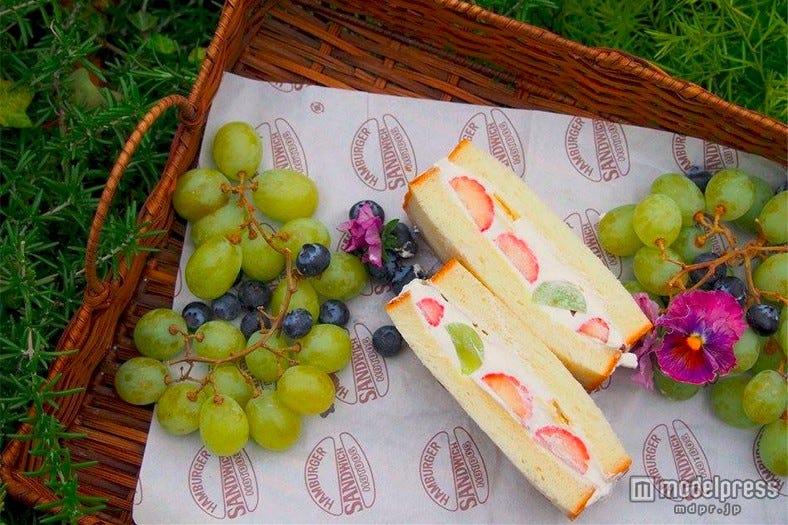 クリーム&お花の“乙女サンドイッチ”に胸キュン