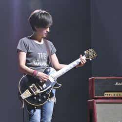 滝川クリステル/「コカ・コーラ ゼロ」新CM「Rock‘n’Roll Newscaster」篇メイキングショット