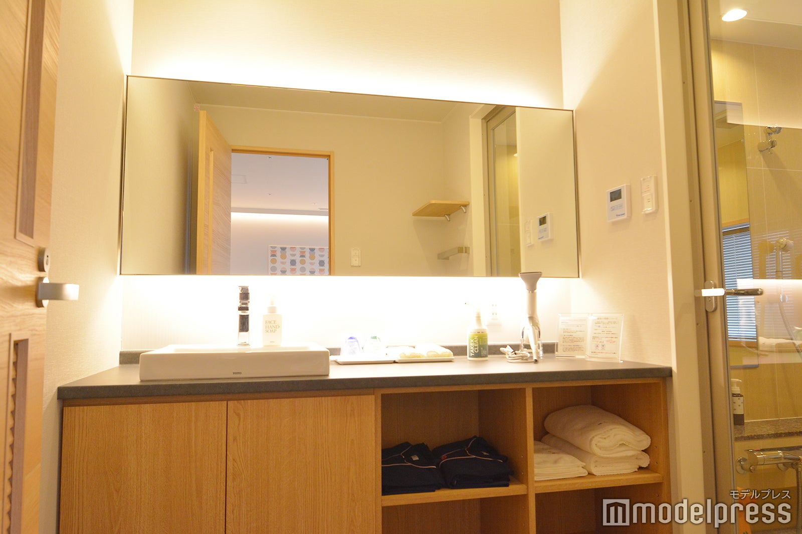 （C）モデルプレス