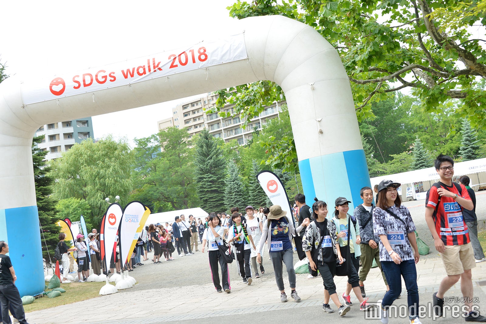 スタートの様子（C）モデルプレス