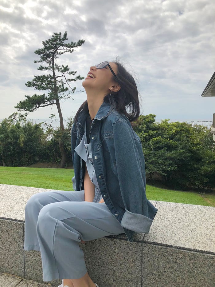 プライベートではパンツスタイルが多いです(提供写真)