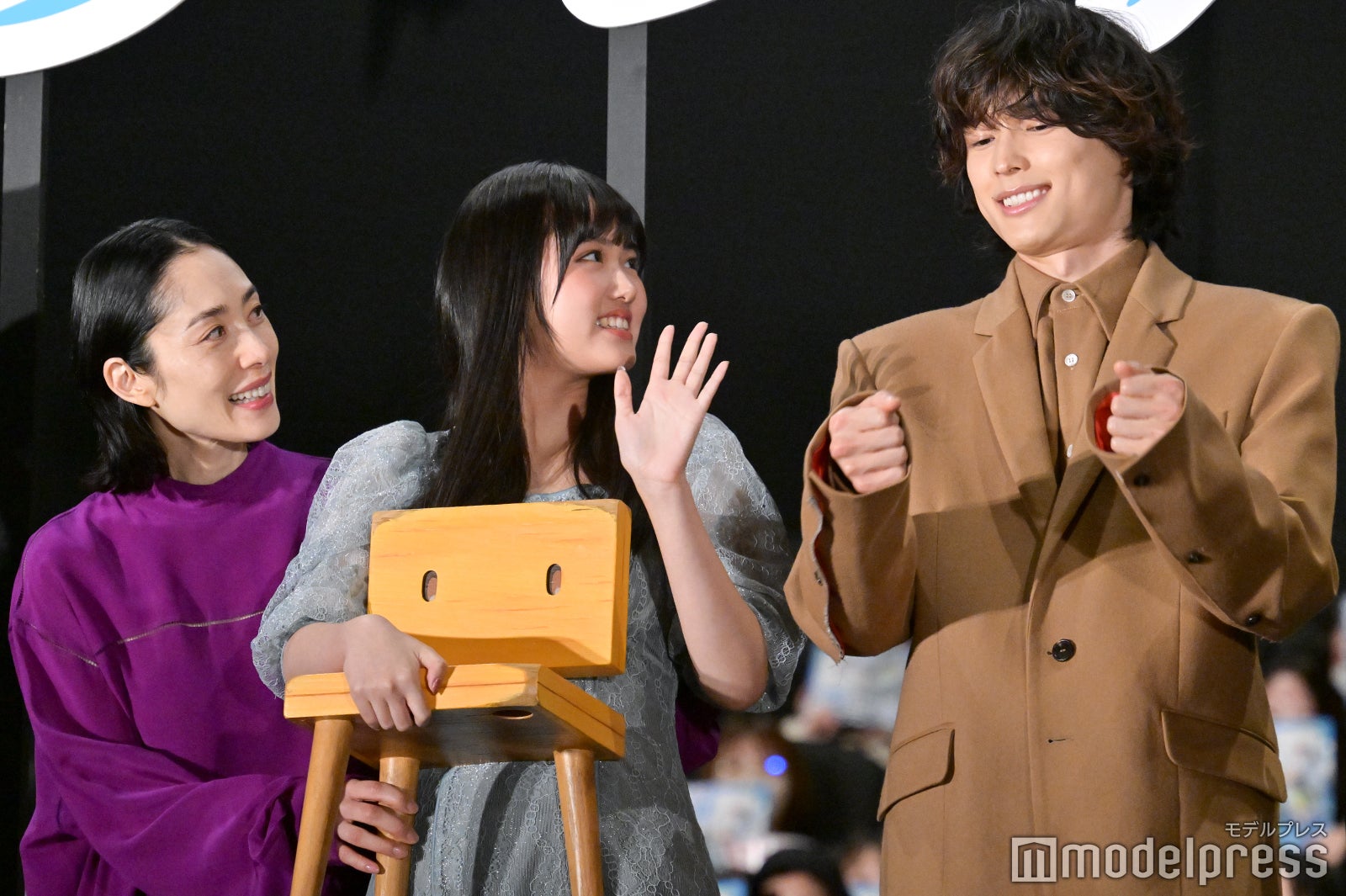 深津絵里、原菜乃華、松村北斗 （C）モデルプレス