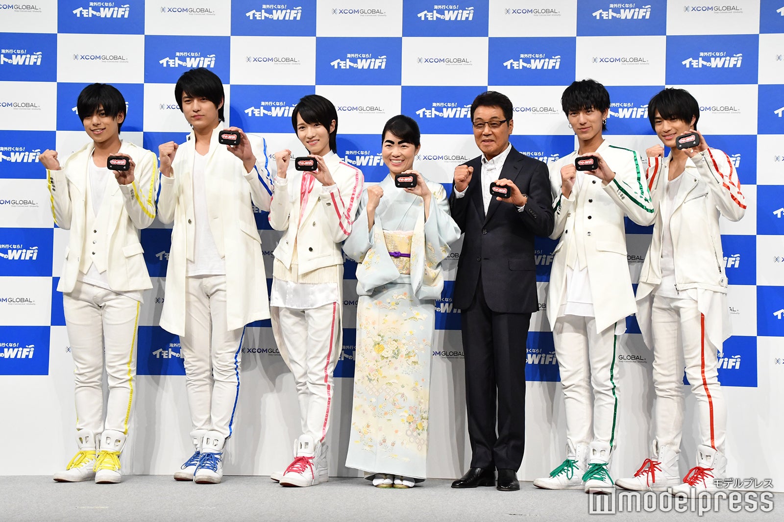 （左から）大城光、永田薫、西岡健吾、イモトアヤコ、五木ひろし、阿部周平、平野泰新（C）モデルプレス