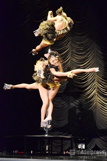 イベントではポールダンスを披露