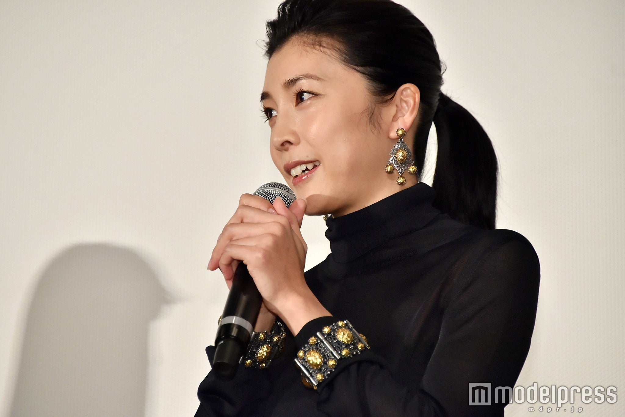 ＜ファッションチェック＞アクセサリーはお揃いでオシャレ度アップ／竹内結子（C）モデルプレス