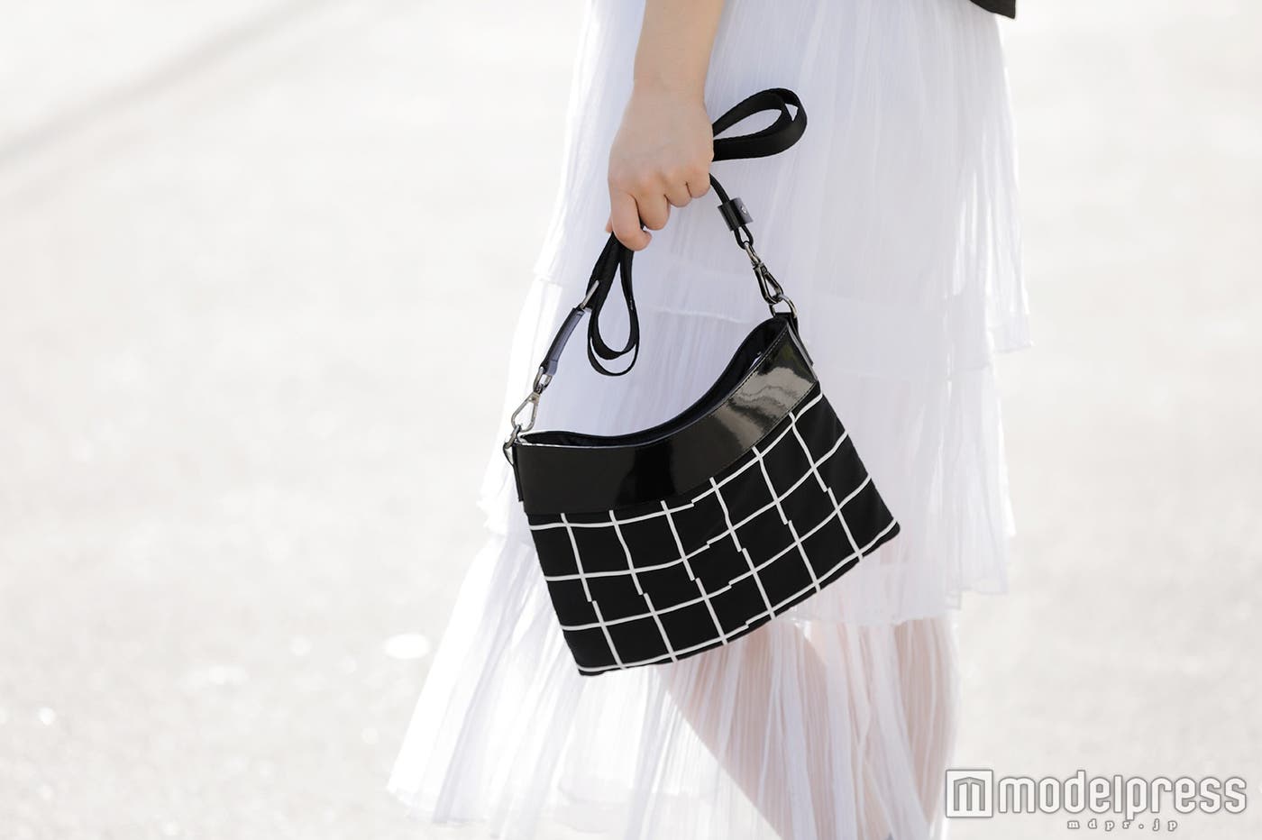 モノトーン×チェック柄であわせやすい(C)モデルプレス