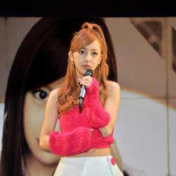 ミニライブイベントを開催した板野友美