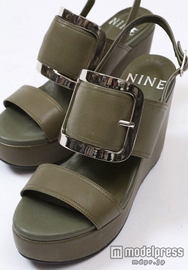 ビックバックルウェッジ「NINE」30,240円(税込)
