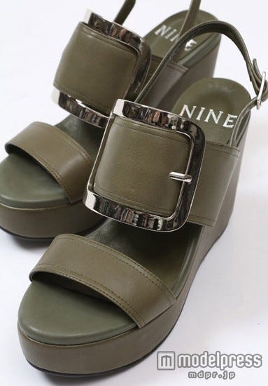 ビックバックルウェッジ「NINE」30,240円(税込)
