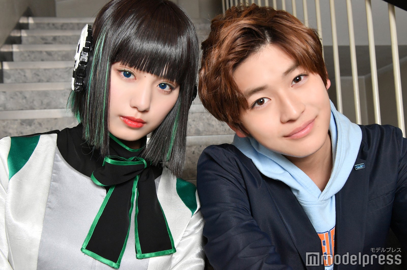 鶴嶋乃愛、高橋文哉（C）モデルプレス