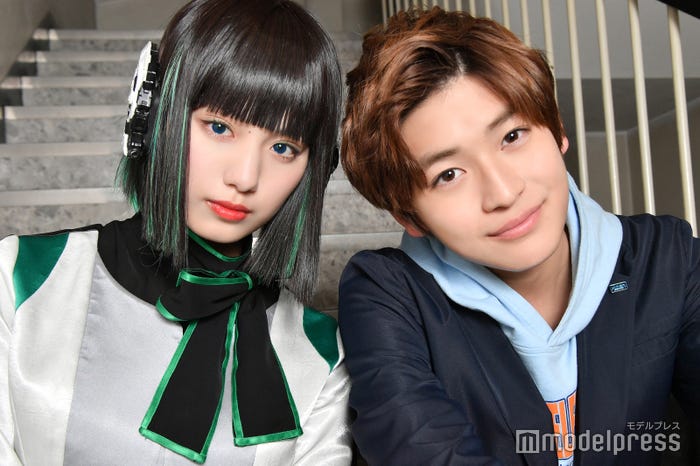 鶴嶋乃愛、高橋文哉(C)モデルプレス