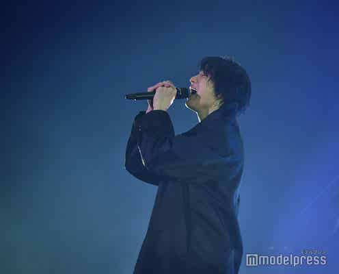 桜田通、初のZeppツアー完遂「後悔ないくらい幸せ」 20代を音楽で振り返るカバー&新曲披露にファン涙<レポ・セットリスト>