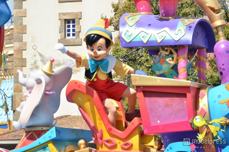 東京ディズニーリゾート30周年パレードがスタート／「ハピネス・イズ・ヒア」パレード公開