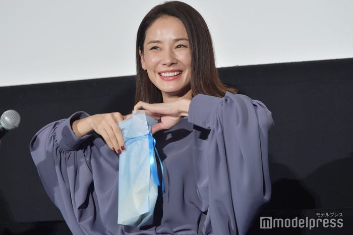 吉田羊「どうしよう?GENERATIONSグッズだったら」(C)モデルプレス