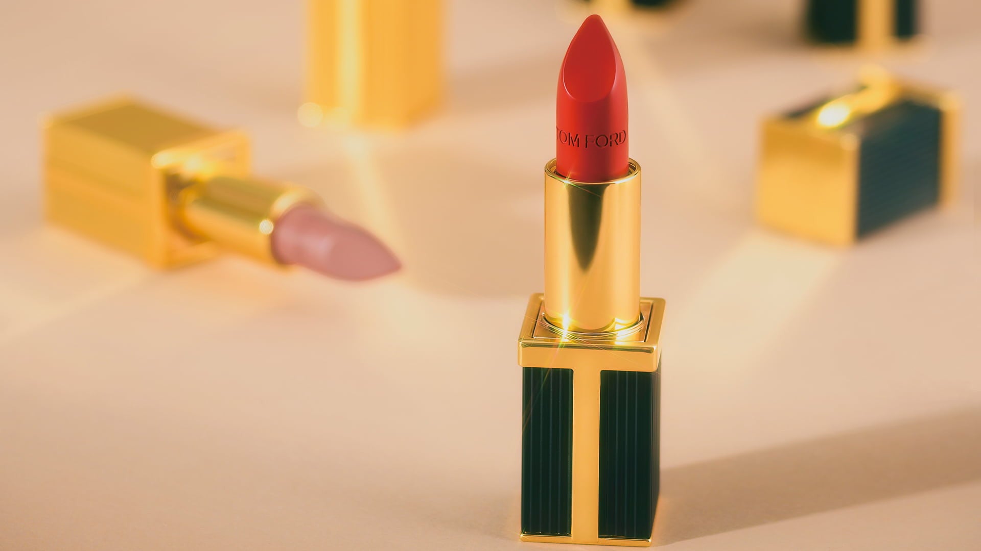 【TOM FORD BEUATY】ラグジュアリーの極み！新作の“最高峰リップ”でイイ女に♡