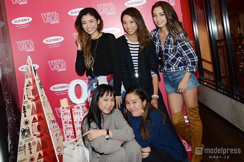 山中美智子（上段左）