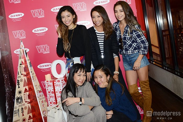 山中美智子(上段左)