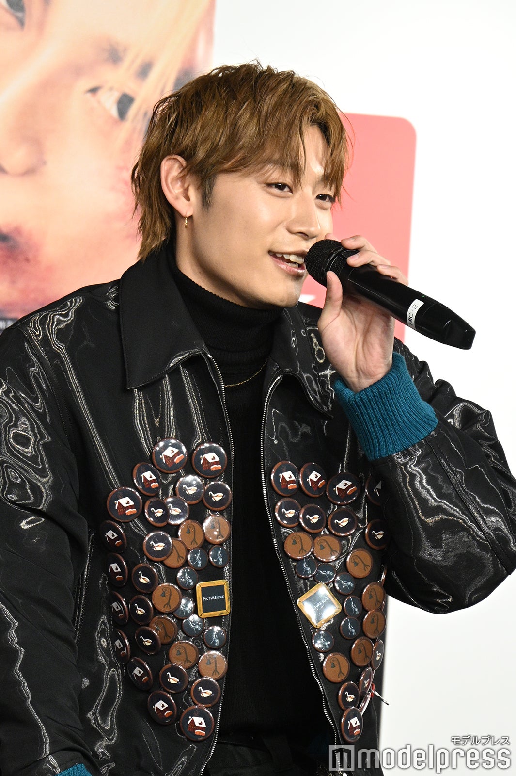 アムロ・レイのモノマネをする高松アロハ（C）モデルプレス