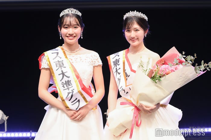 「ミス東大2025」準グランプリ・丸山穂乃果さん、グランプリ・須賀ありささん(C)モデルプレス