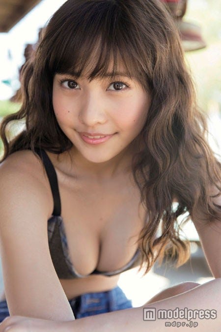 少し大人っぽい表情ものぞかせる/ファースト写真集「Hinako」(C)Takao Tounoki