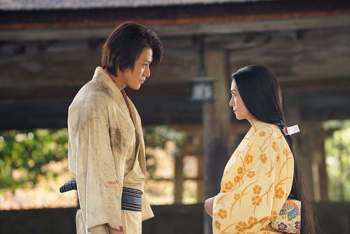 小栗旬、柴咲コウ(C)石井あゆみ/小学館 (C)2016 フジテレビジョン 小学館 東宝 FNS27社