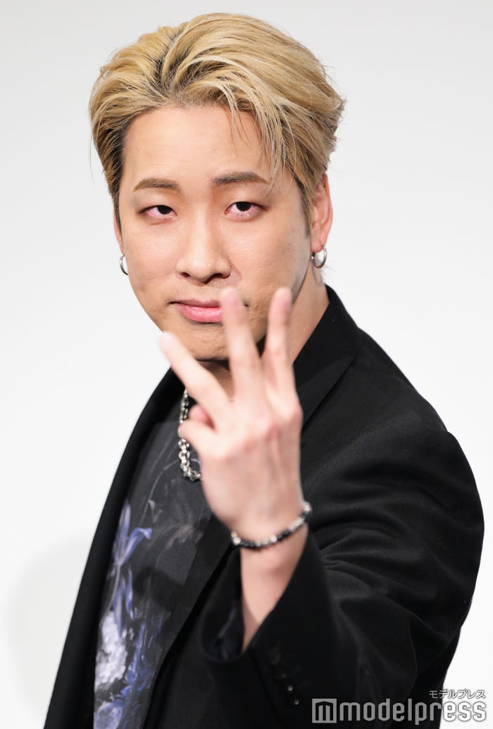 「3」をアピールする陣(C)モデルプレス