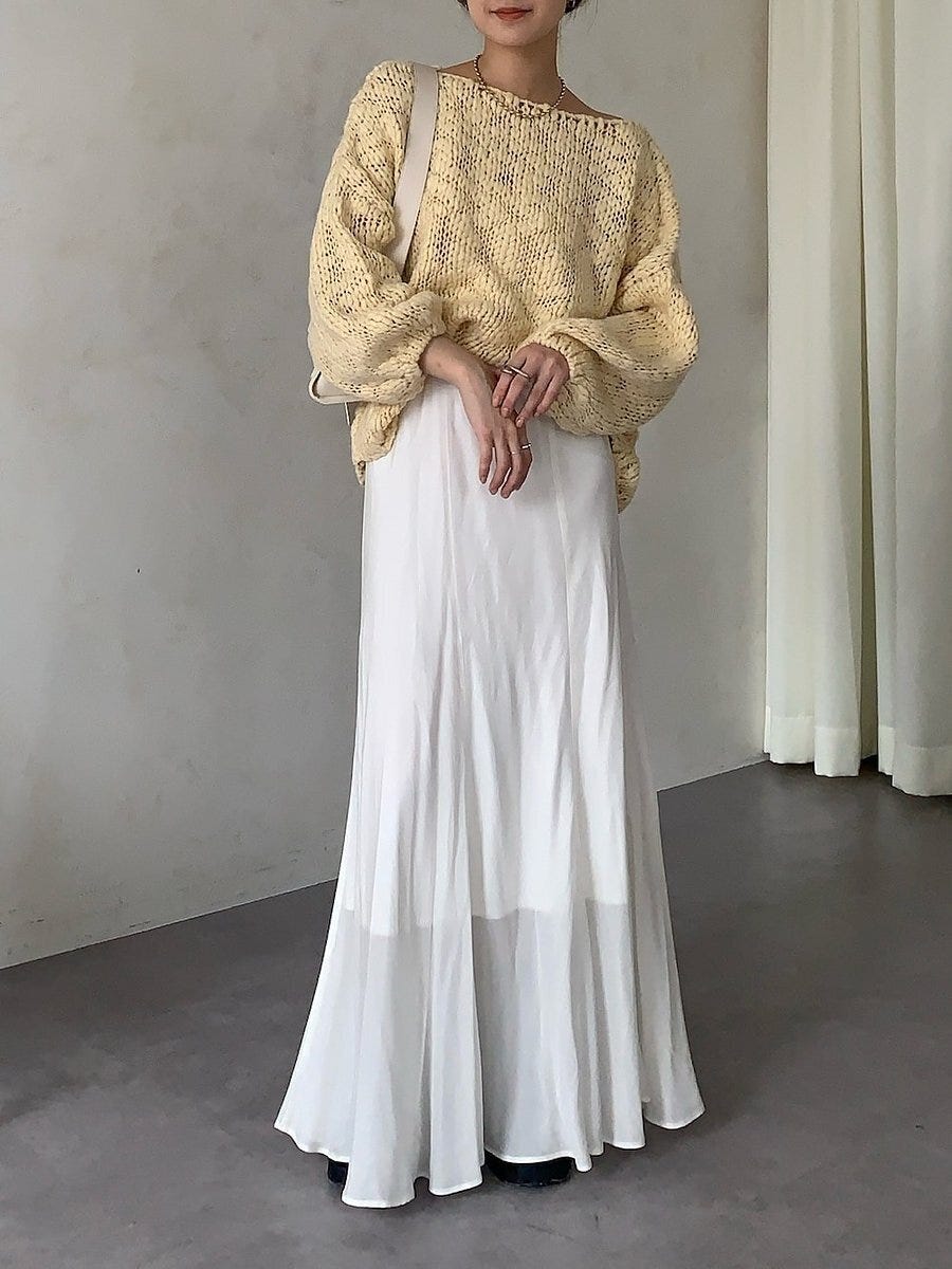 ニットと白スカートのコーデ5