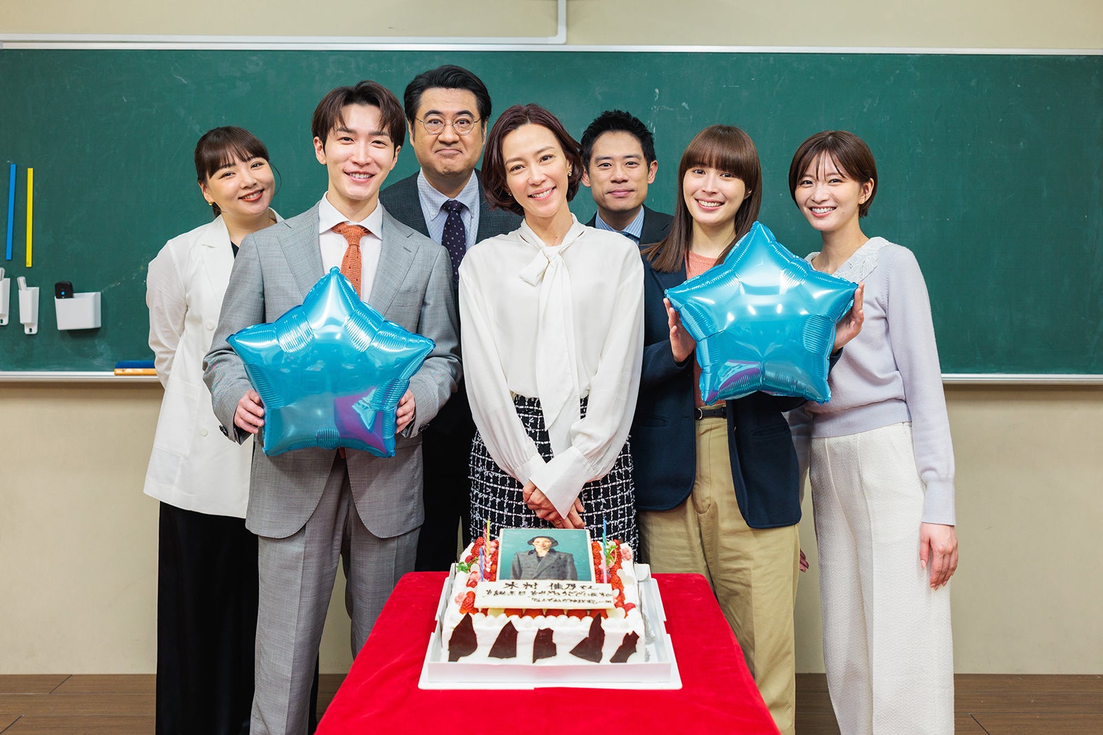 広瀬アリス＆Snow Man渡辺翔太ら、木村佳乃へバースデーサプライズ プレゼント＆ケーキで祝福【なんで私が神説教】