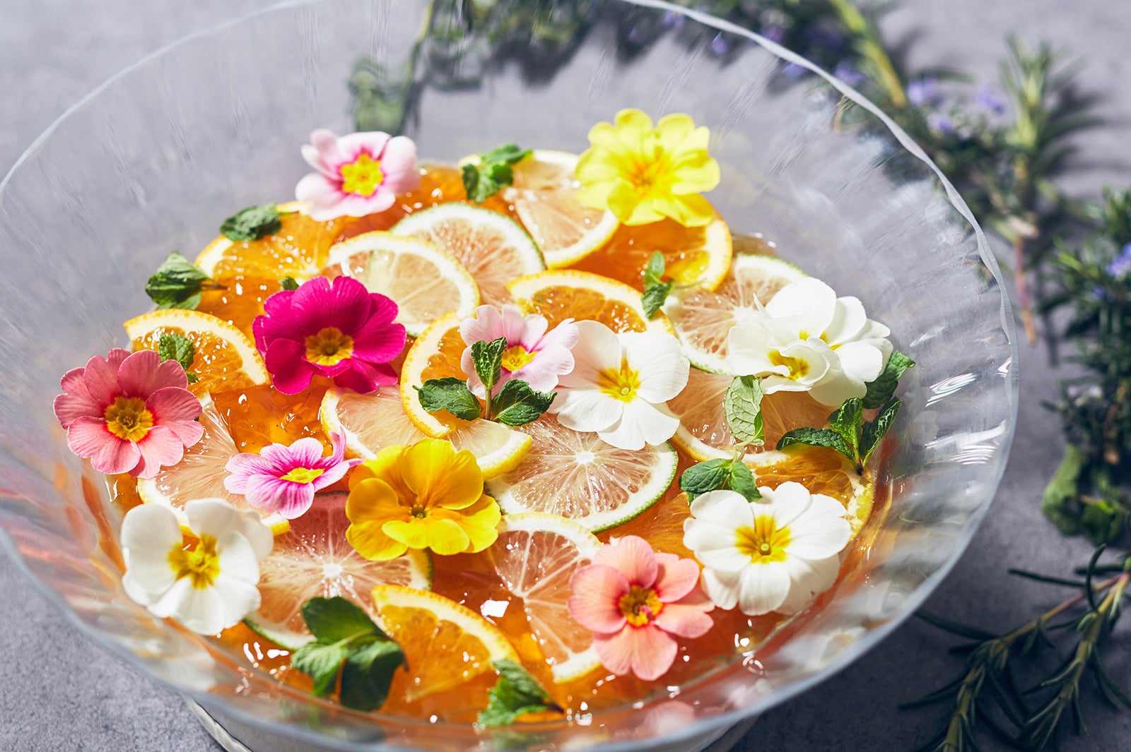 アリスのフラワーティーパーティー ～ティースイーツコレクション～／画像提供：ホテル インターコンチネンタル 東京ベイ