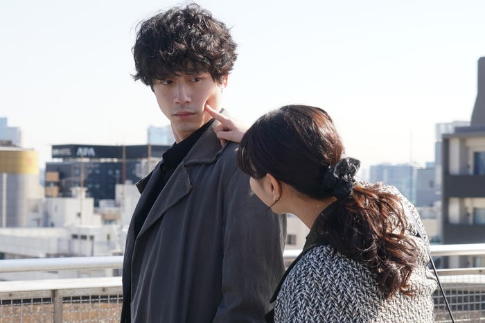 坂口健太郎、西野七瀬/「Dr.チョコレート」第2話より(C)日本テレビ