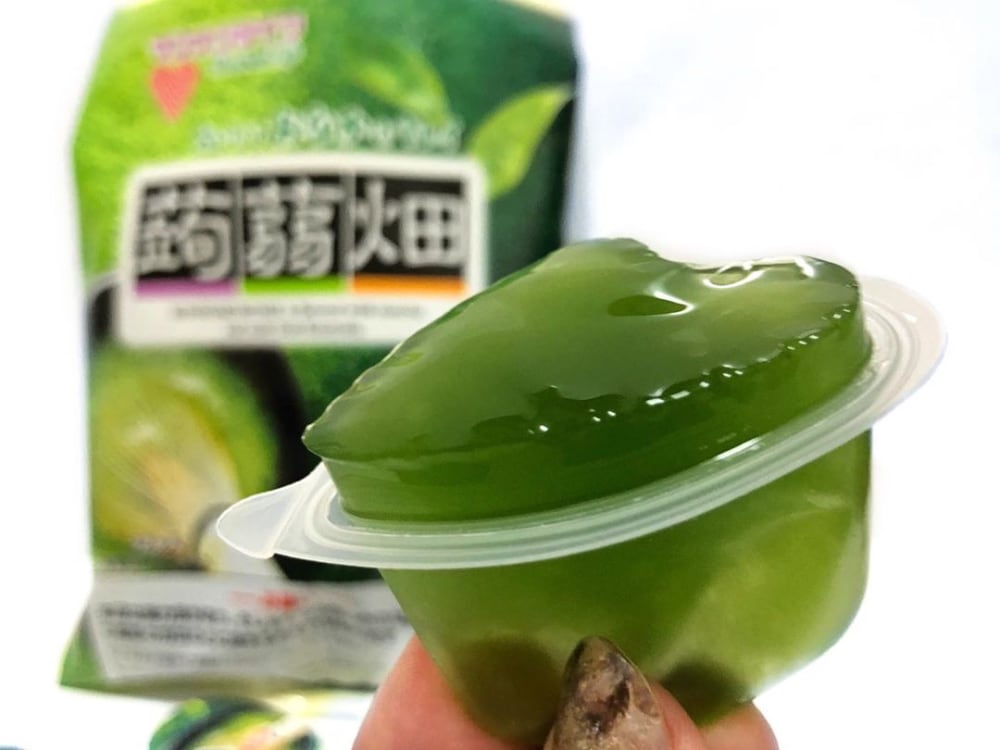 ぷるぷる食感が美味しい抹茶味の蒟蒻ゼリー