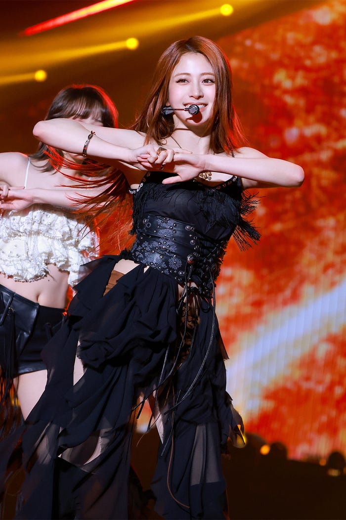 HUH YUNJIN(P)&(C)SOURCE MUSIC