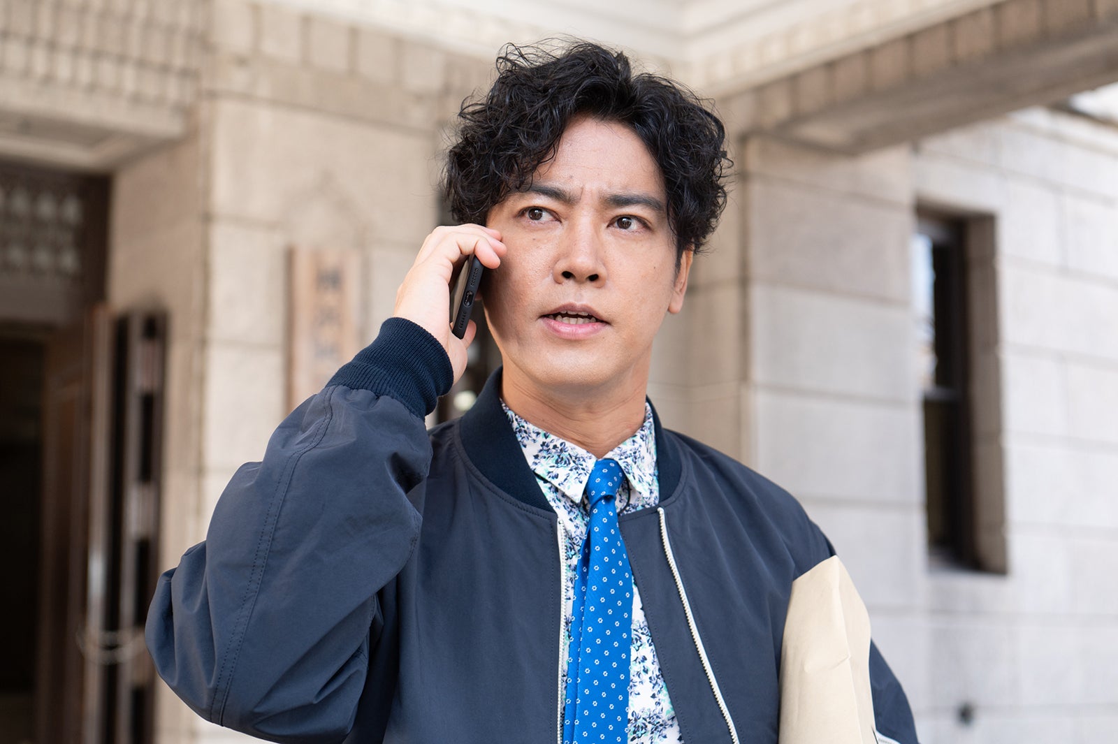 桐谷健太「ケイジとケンジ、時々ハンジ。」第1話より（C）テレビ朝日