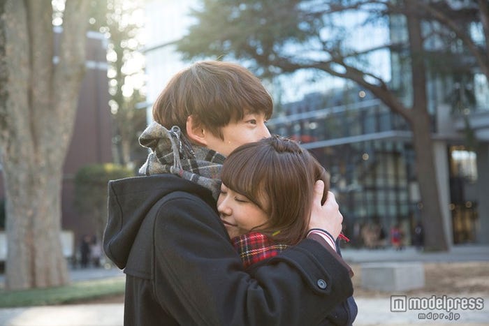 (左から)坂口健太郎、桐谷美玲(C)2015 映画「ヒロイン失格」製作委員会