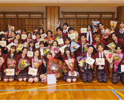 「なんで私が神説教」生徒役31人がクランクアップ 広瀬アリスからの花束贈呈に感動【コメント全文】
