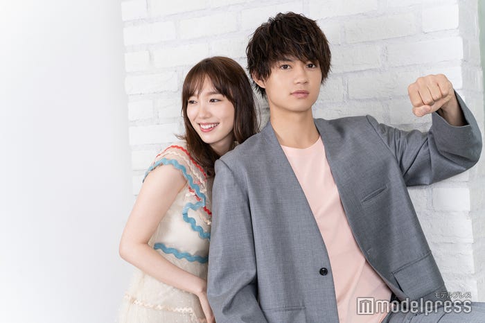 飯豊まりえ&佐野勇斗 (C)モデルプレス