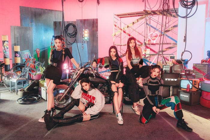 ITZY「Voltage」アーティスト写真 (提供写真)