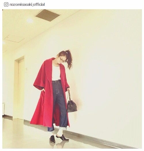 佐々木希の最旬アウターコーデが可愛すぎ 赤 ほっこりニット トレンチ どれも真似したい テイスト別5パターン モデルプレス 佐々木希の最旬アウターコーデが可愛すぎ 赤 ほっこりニット トレンチ どれも真似したい テイスト別5パターン モデルプレス