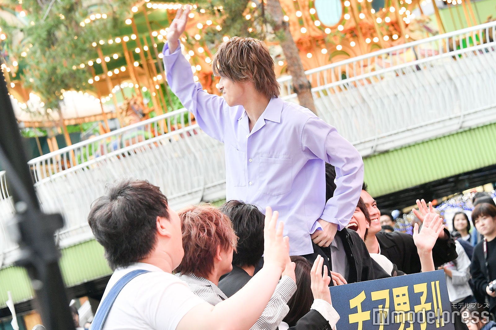 黄色い声援に応える横浜流星（C）モデルプレス