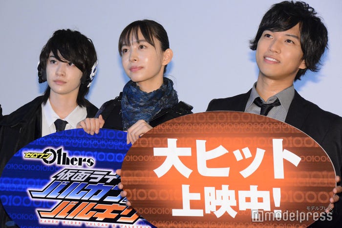 中山咲月、井桁弘恵、岡田龍太郎 (C)モデルプレス