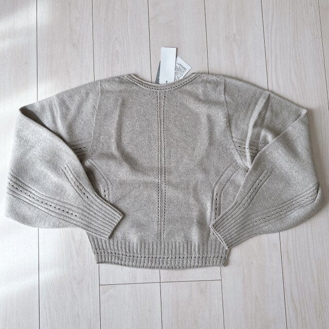 ユニクロ　3Dボリュームスリーブセーター　ウエスト部分