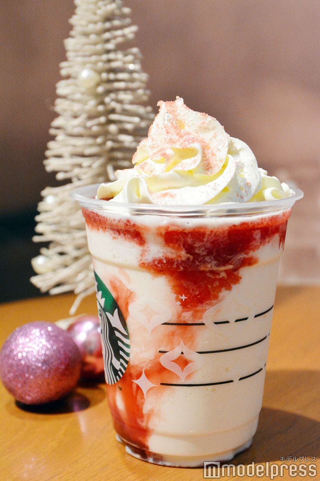 ストロベリー メリークリーム フラペチーノ（C）モデルプレス