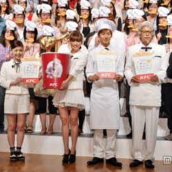 左から:はしのえみ、優木まおみ、寺田真二郎、チュートリアル徳井義実、日本KFC渡辺正夫社長
